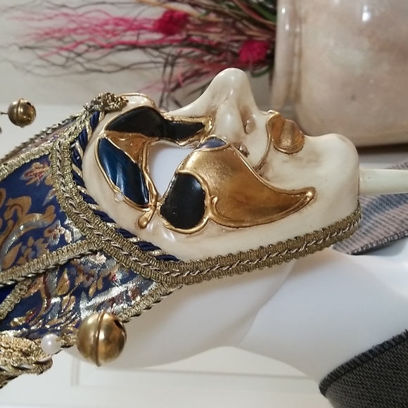 GORGEOUS!  Fabulous Italian painted Mask.... - Picture 4 of 7